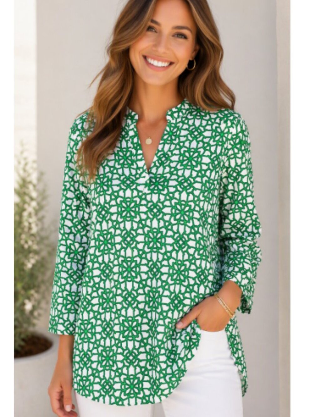 2/$20! Gingy's Boutique 3/4 sleeve green and white geometric print blouse 💚🤍